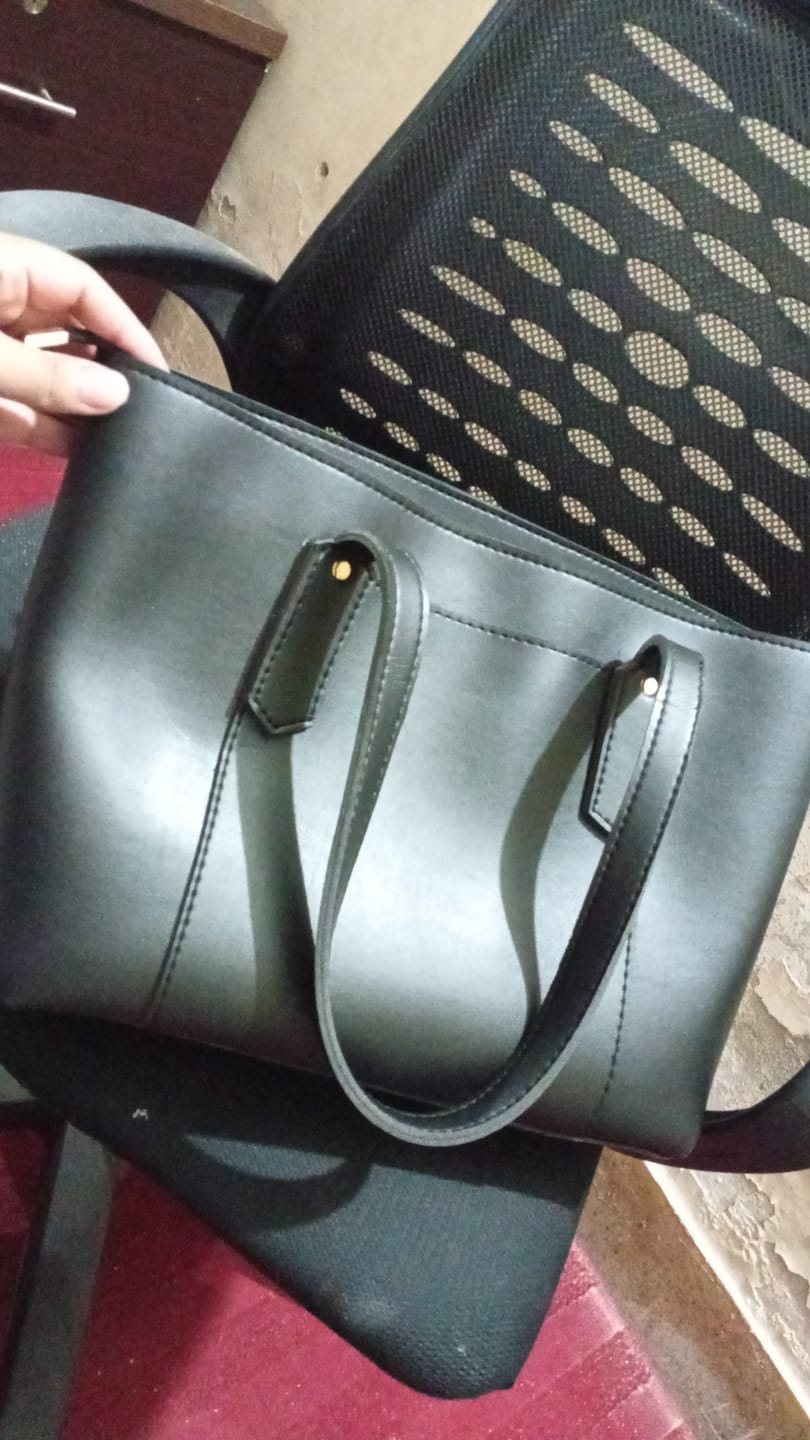 Customer photo review of Black Belle The Perfect Tote Bag