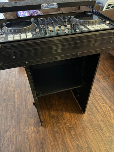 Customer photo review of Odyssey FZF1930BL Black DJ Fold-Out Stand 19″ Wide x 30″ Tall