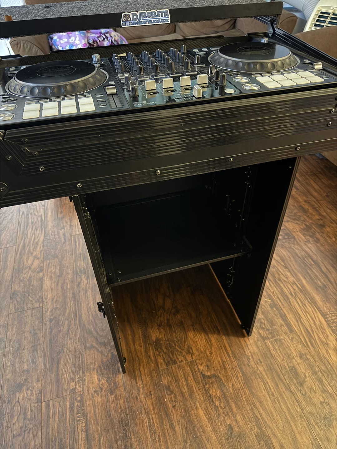 Customer photo review of Odyssey FZF1930BL Black DJ Fold-Out Stand 19″ Wide x 30″ Tall
