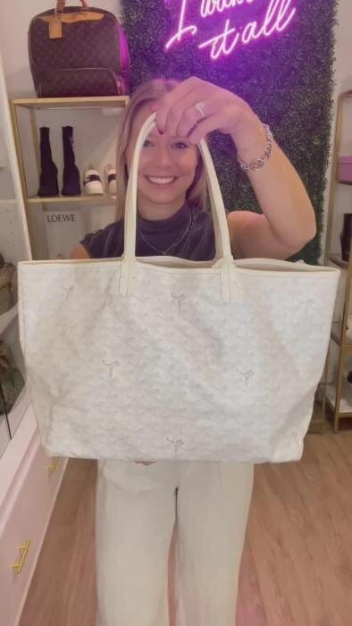 Customer photo review of Vivara Signature Carryall