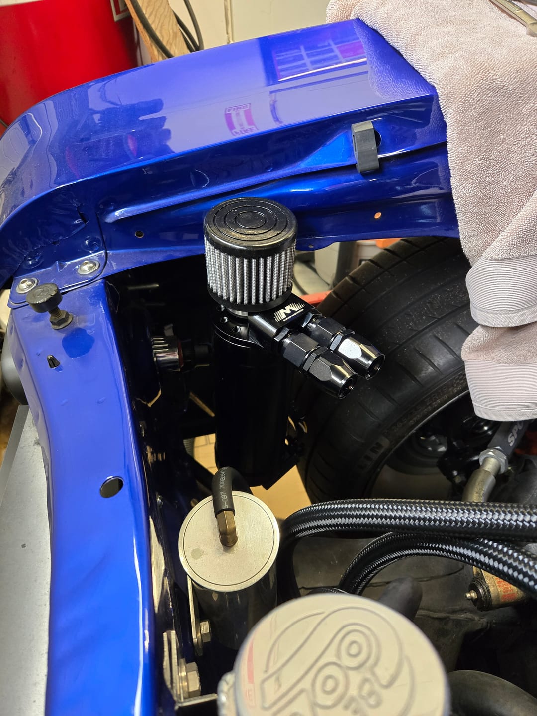 Customer photo review of Billet 1 Quart XL Top Loader Billet Internally Baffled Oil Catch Can (Dual 10AN Port)