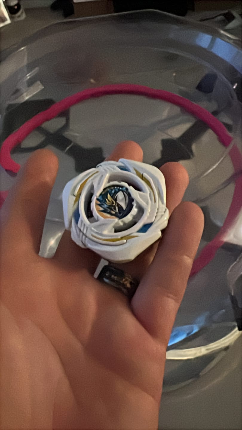 Customer photo review of [Pre-Order] Takara Tomy Beyblade X UX-20 Starter Glory Valkyrie LF