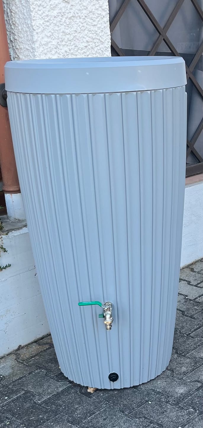 Customer photo review of Regentonne 240 Liter [RainCatcher] – mit Messing Wasserhahn & Deckel