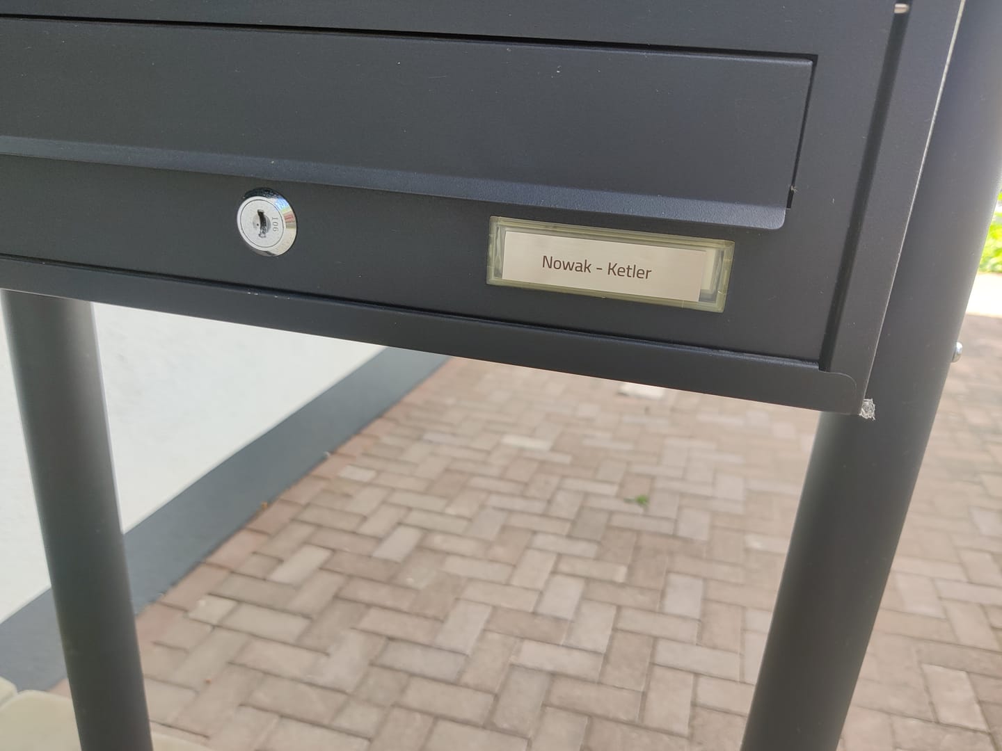 Customer photo review of V2A Edelstahlschild in verschiedenen Größen, individuell personalisierbar.