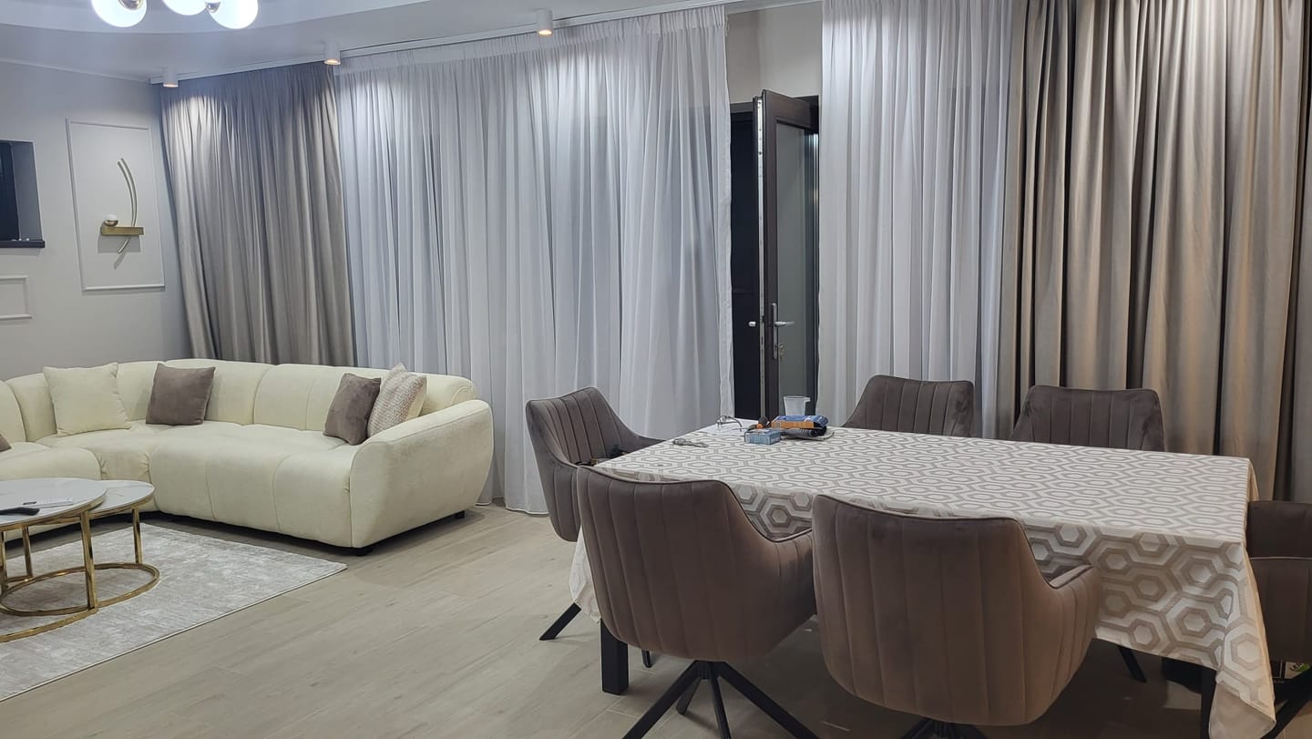 Customer photo review of Scaun living rotativ AZALIA, cappuccino/negru, stofa catifelata/metal, 61x58x86 cm