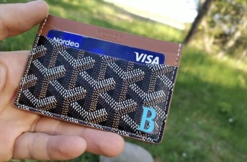 Customer photo review of Élan Slim Wallet