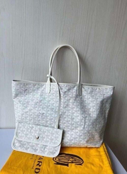 Customer photo review of Vivara Signature Carryall