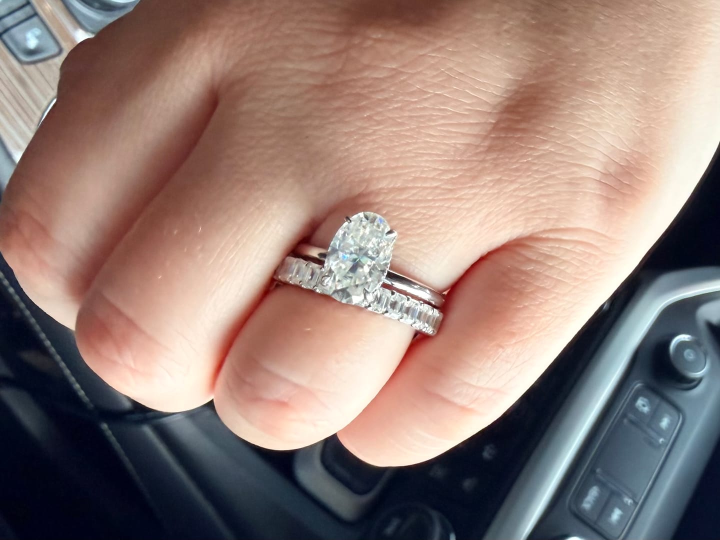 Customer photo review of Rodiffy Moissanite 2.0Ct~5.5Ct Oval Cut Promise Ring For Women