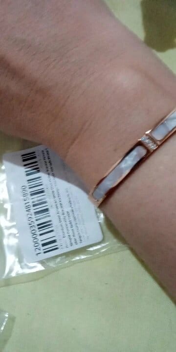 Customer photo review of Tara mother of pearl bangle