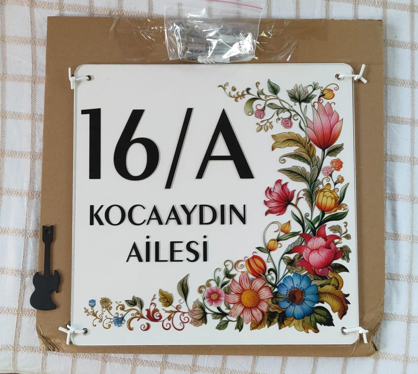 Customer photo review of Çiçek Desenli Zarif Daire Kapı Tabelası