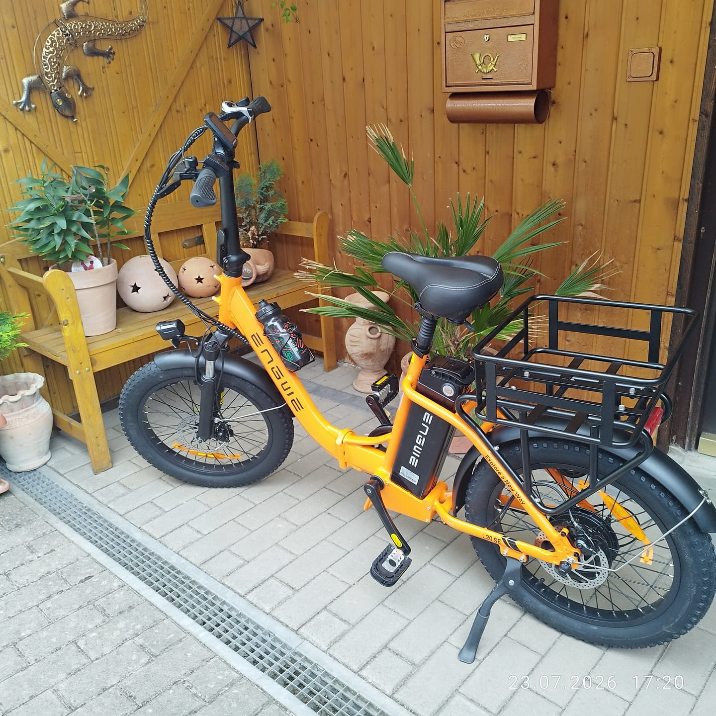 Customer photo review of Vakole Integrally Molded Bicycle Helmet with Magnetic Goggles
