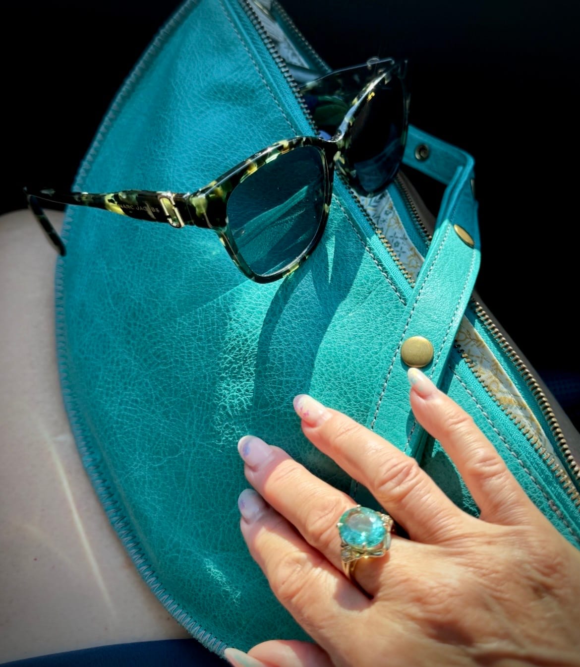 Customer photo review of Turquesa Queen Bee