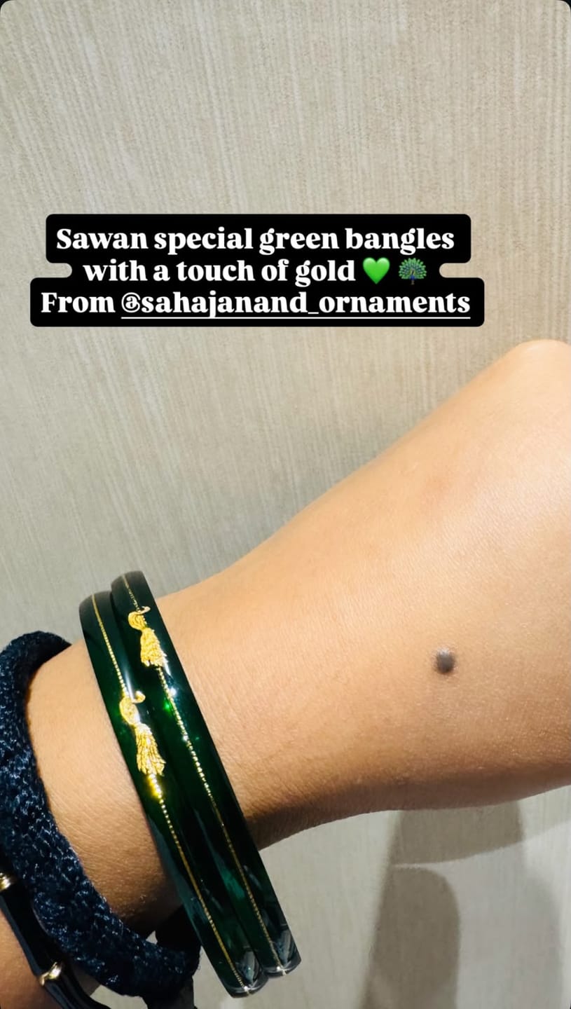 Customer photo review of Zamrud Green - A Saumya Shringar 916 22k Bangles (Pack of 2)