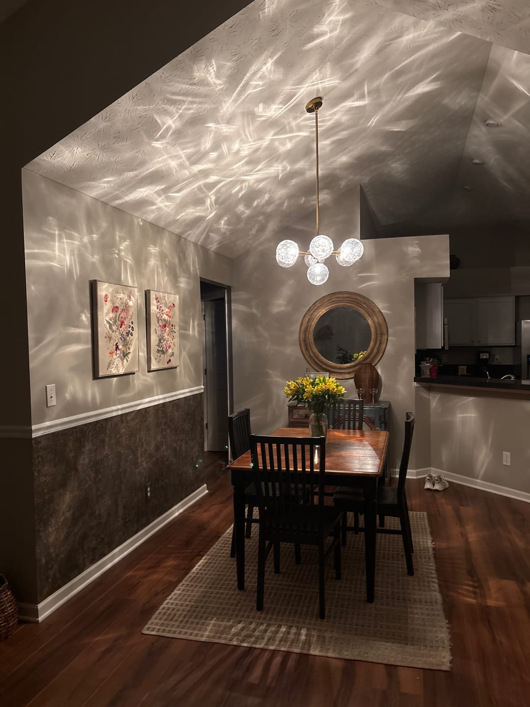 Customer photo review of Modern 7-light Hammered Glass Globe Tier Sputnik Chandelier