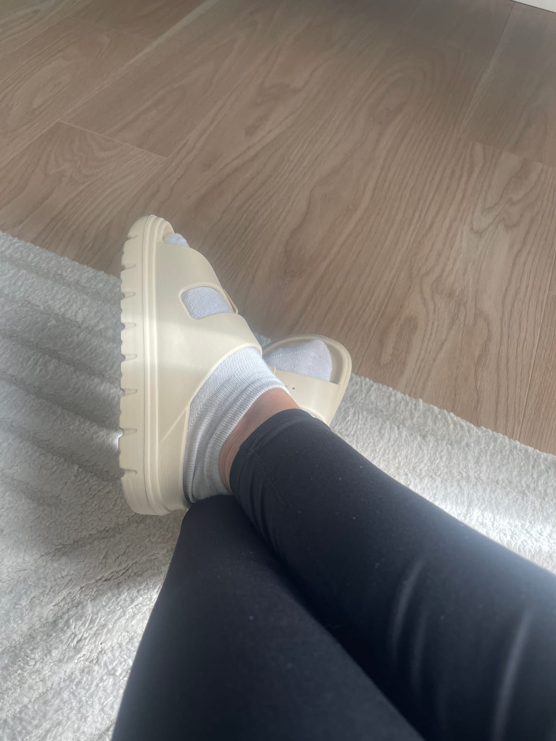 Customer photo review of HappyFlops Original