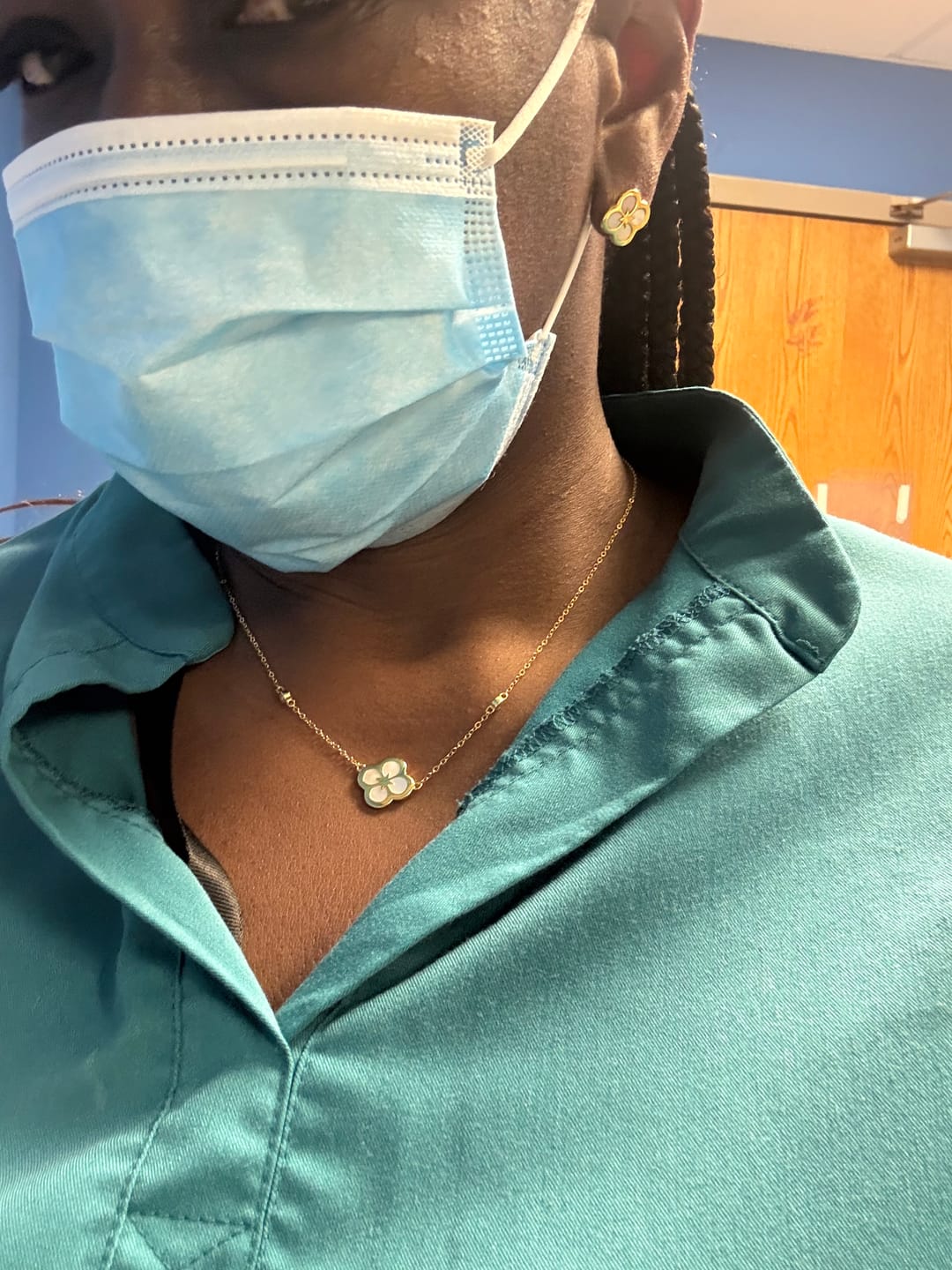 Customer photo review of Ventura Clover Necklace