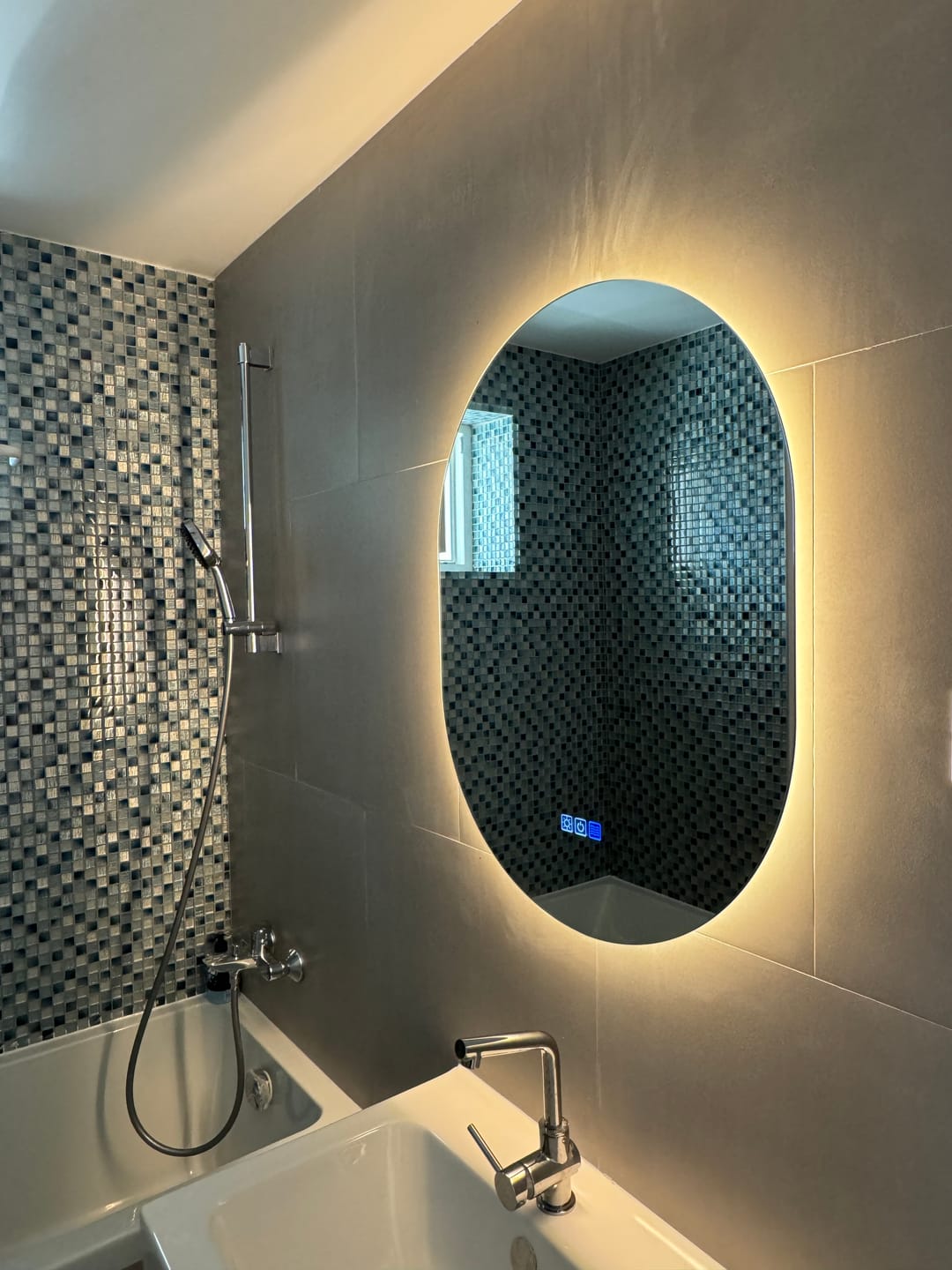 Customer photo review of Oglinda LED Ovala - Gama Reyze Ambient