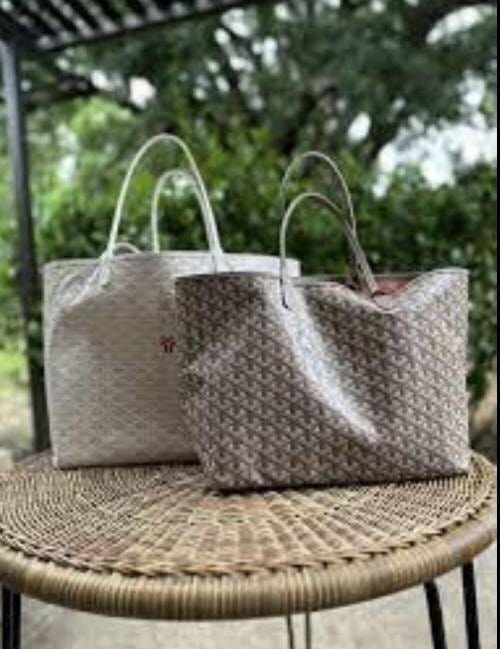 Customer photo review of Vivara Signature Carryall