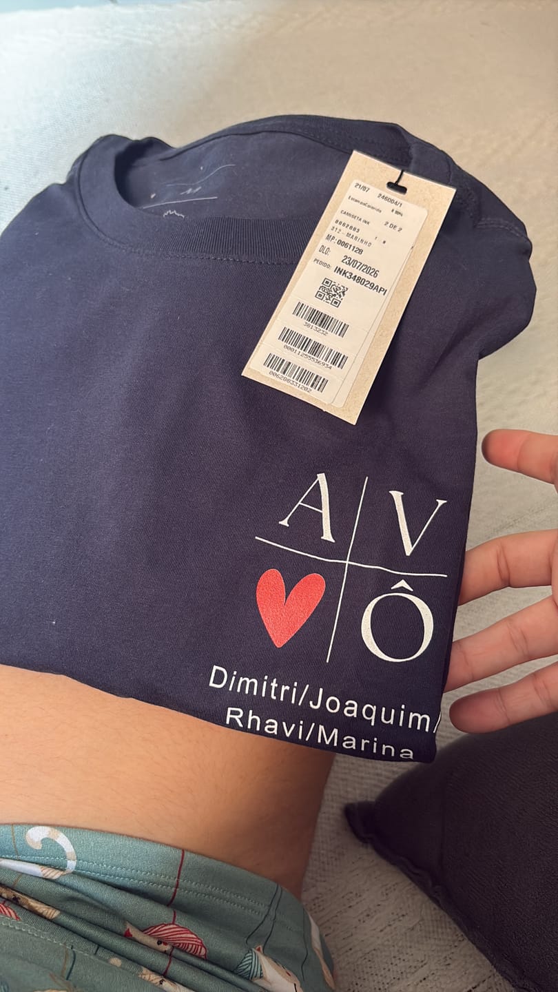 Customer photo review of Camiseta Personalizada AVÔ MINIMALISTA - Algodão 100%