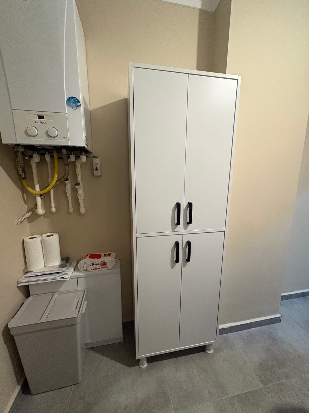 Customer photo review of Rani F1 Çok Amaçlı Dolap 4 Kapaklı 6 Raflı Banyo Kiler Mutfak Dolabı Beyaz M4