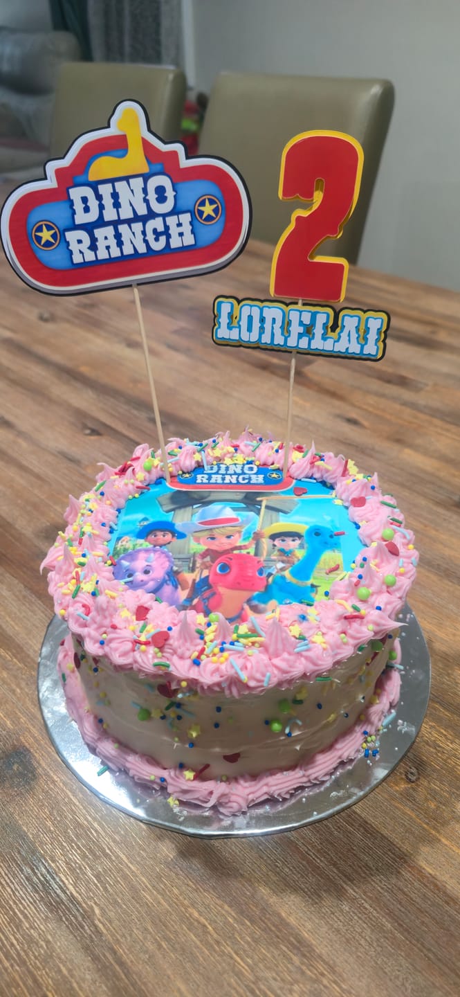 Customer photo review of 20 cm Pre-cut Circle Custom Edible Icing Image