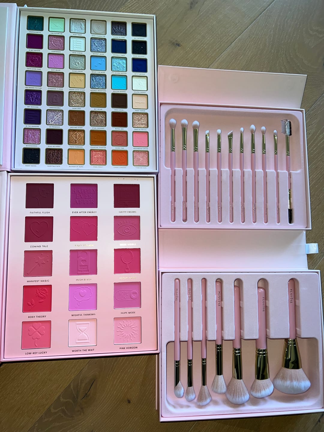 Customer photo review of Manifest The Magic Makeup Set