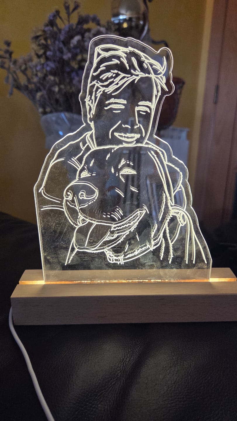 Customer photo review of Placa Personalizada em Acrílico com base LED - Traço Fino