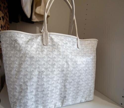 Customer photo review of Vivara Signature Carryall