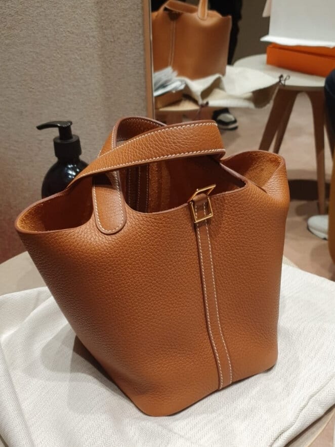 Customer photo review of Etoupe Luxe Lock Tote