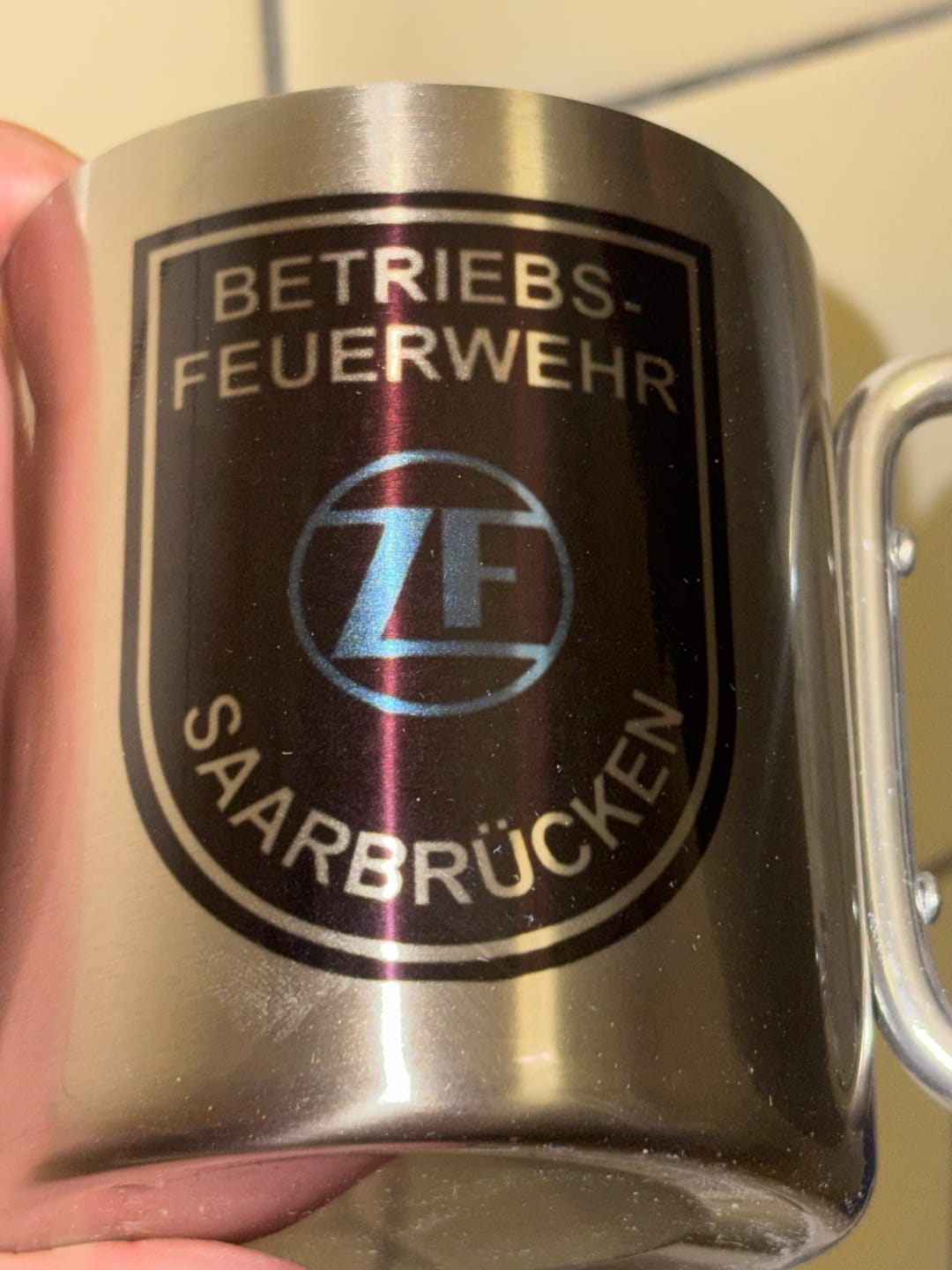 Customer photo review of TassenExpress - Karabiner Edelstahl-Tasse mit Logo Groß 325ml