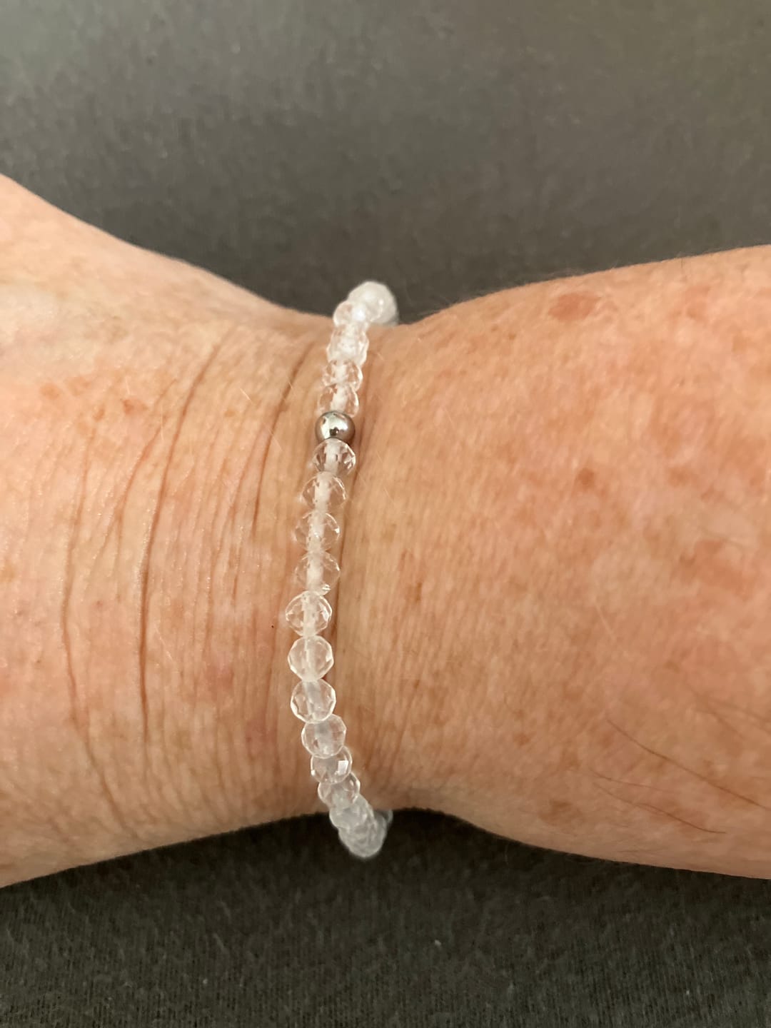 Customer photo review of Bergkristall Naturstein Armband mit Silberperle