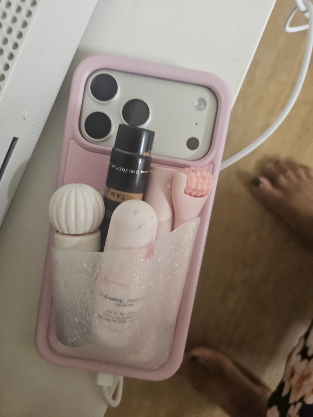 Customer photo review of Flex Pouch - iPhone 17