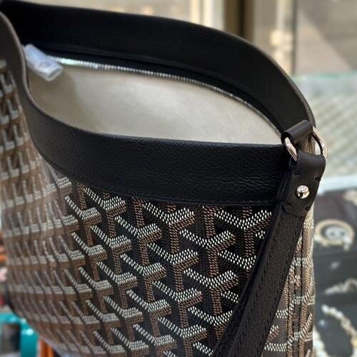 Customer photo review of Luméra Pouch