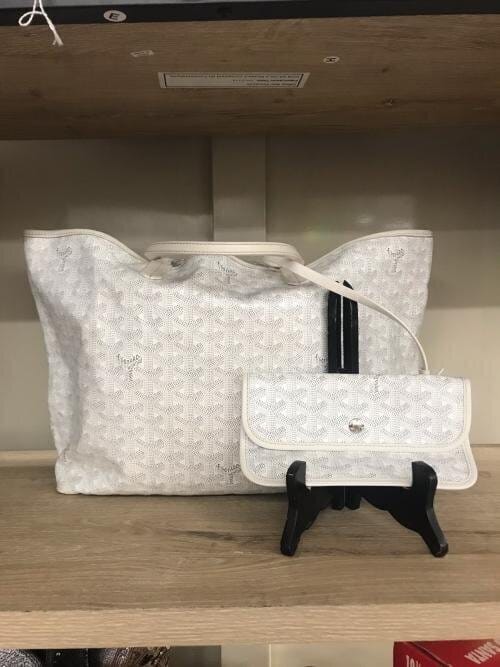 Customer photo review of Vivara Signature Carryall