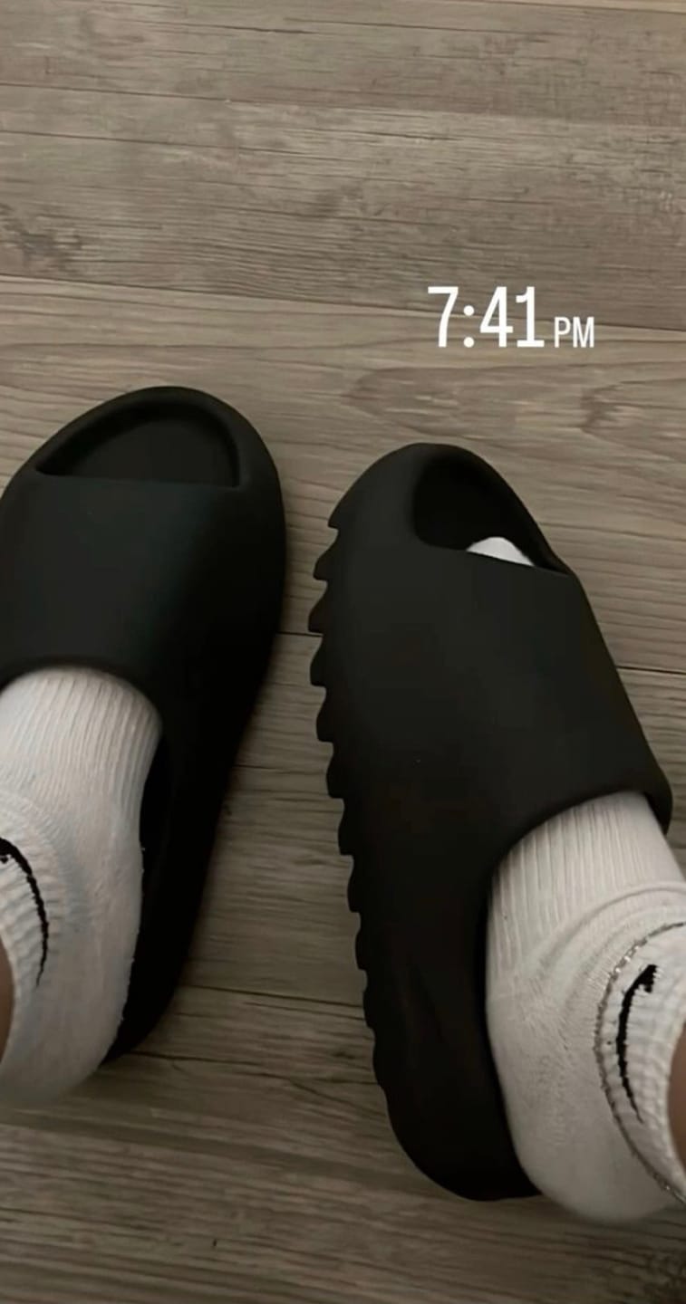 Customer photo review of Yeezy Slide Black