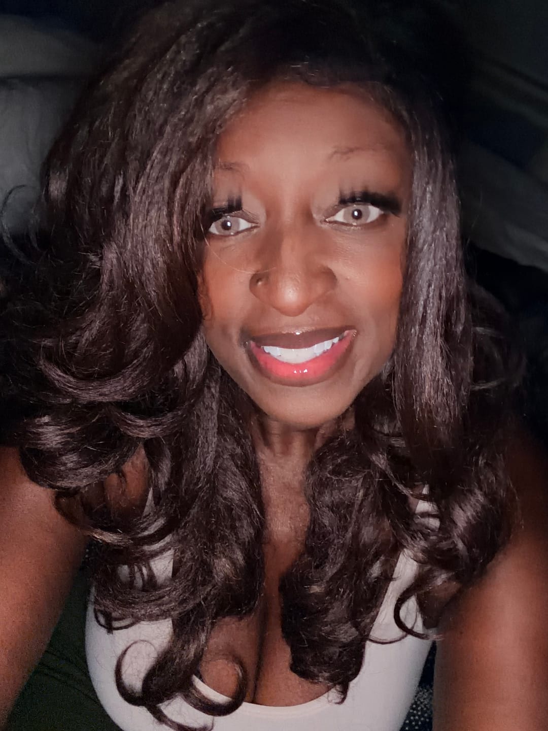 Customer photo review of Outre Perfect Hairline Glueless HD 13X6 Lace Front Wig - JULIANNE 24