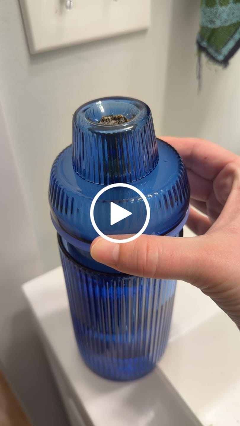 Customer video review of Deco Gravity Bong