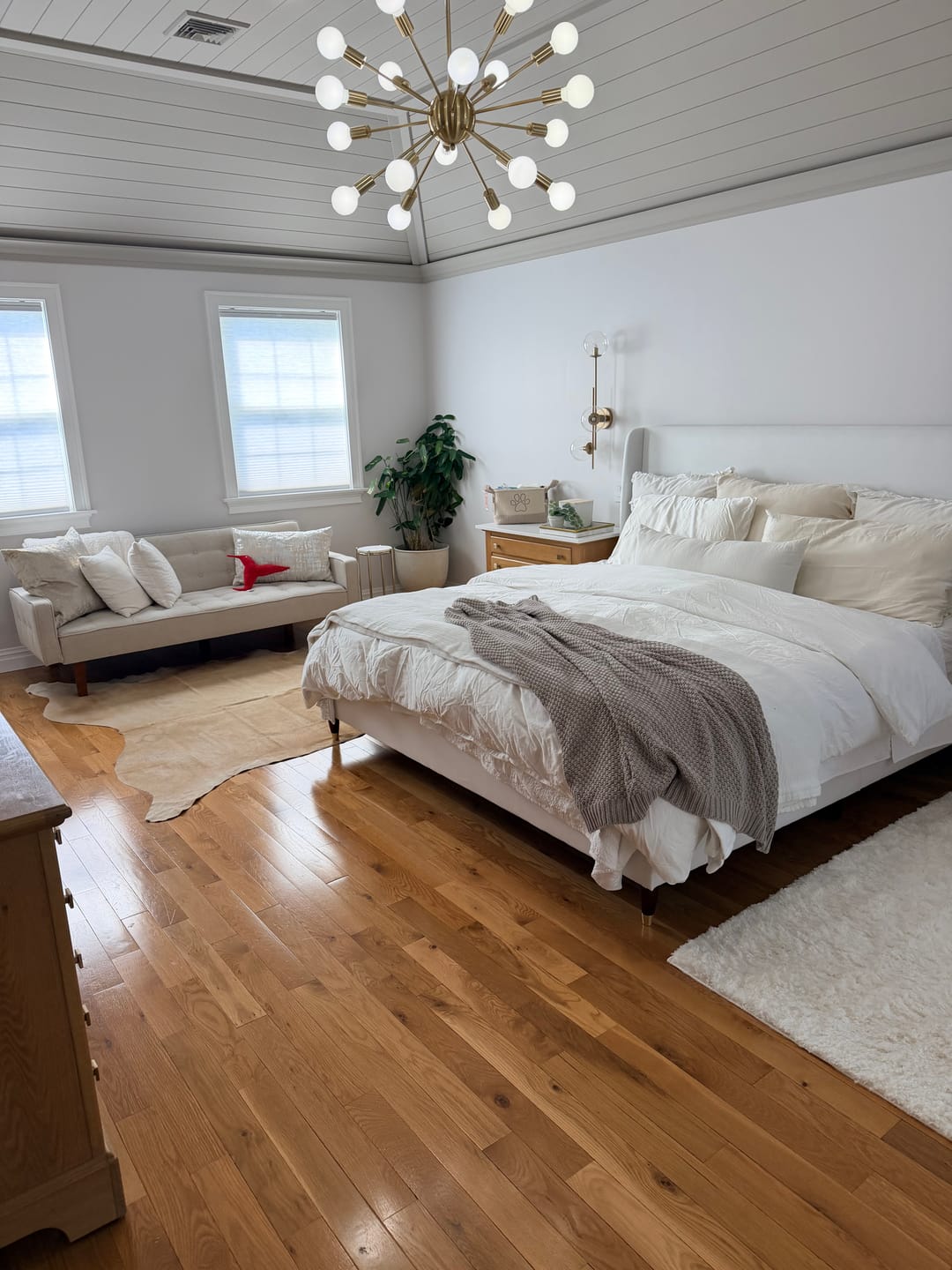 Customer photo review of SUPER SALE Beige Natural Cowhide Rug - XX-Large 7' 8"H x 7' 1"W