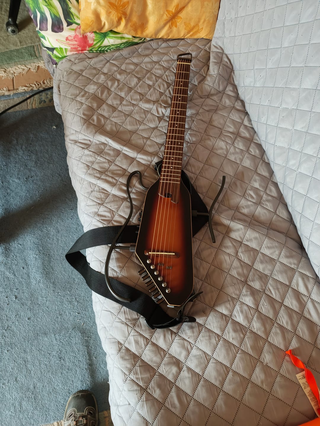 Customer photo review of 【Exklusives Angebot】Donner HUSH I PRO Reisegitarre