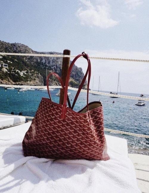 Customer photo review of Vivara Signature Carryall