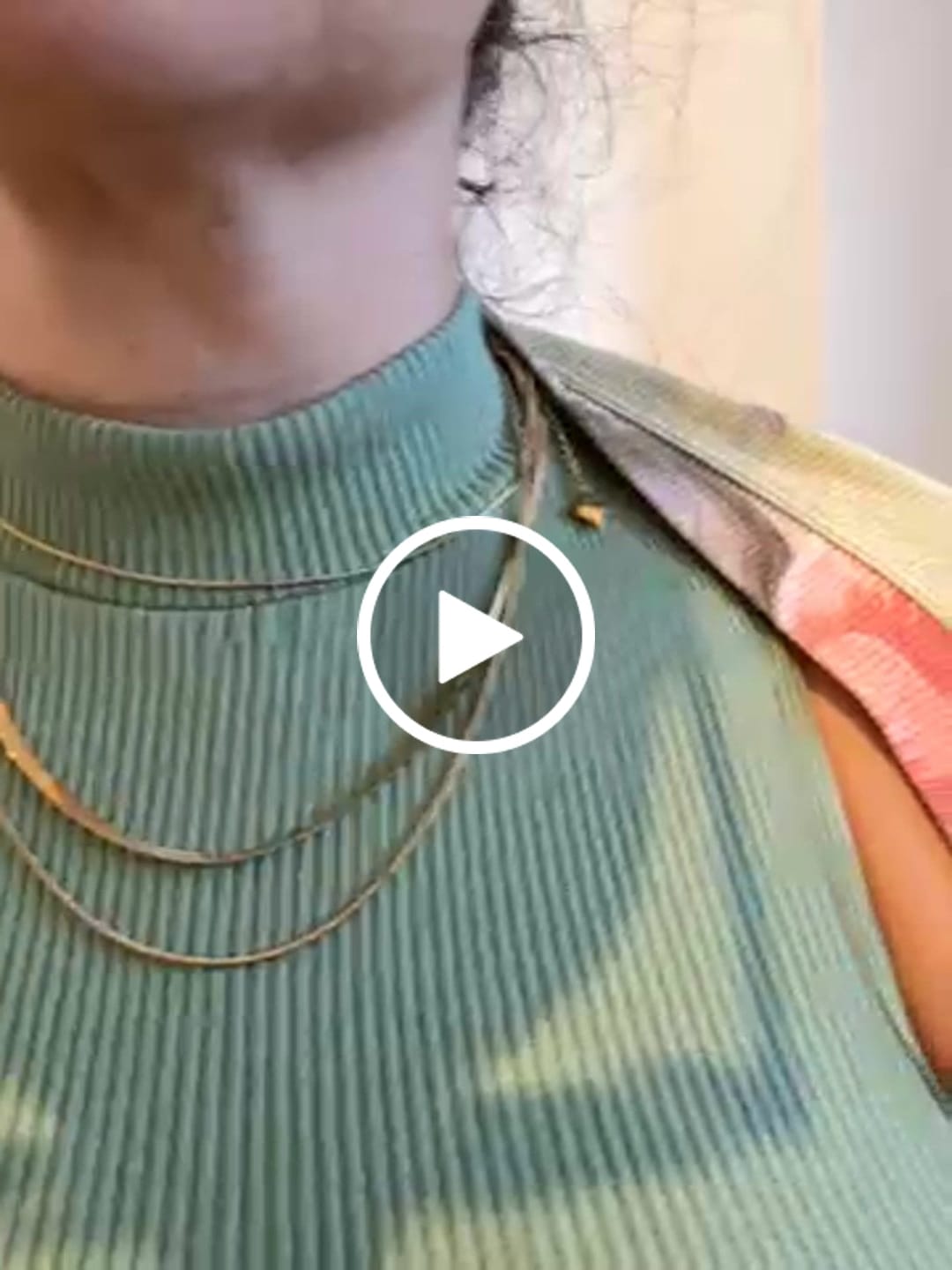 Customer video review of Colar Celina Trio Camadas Malha Banhado em Ouro 18K