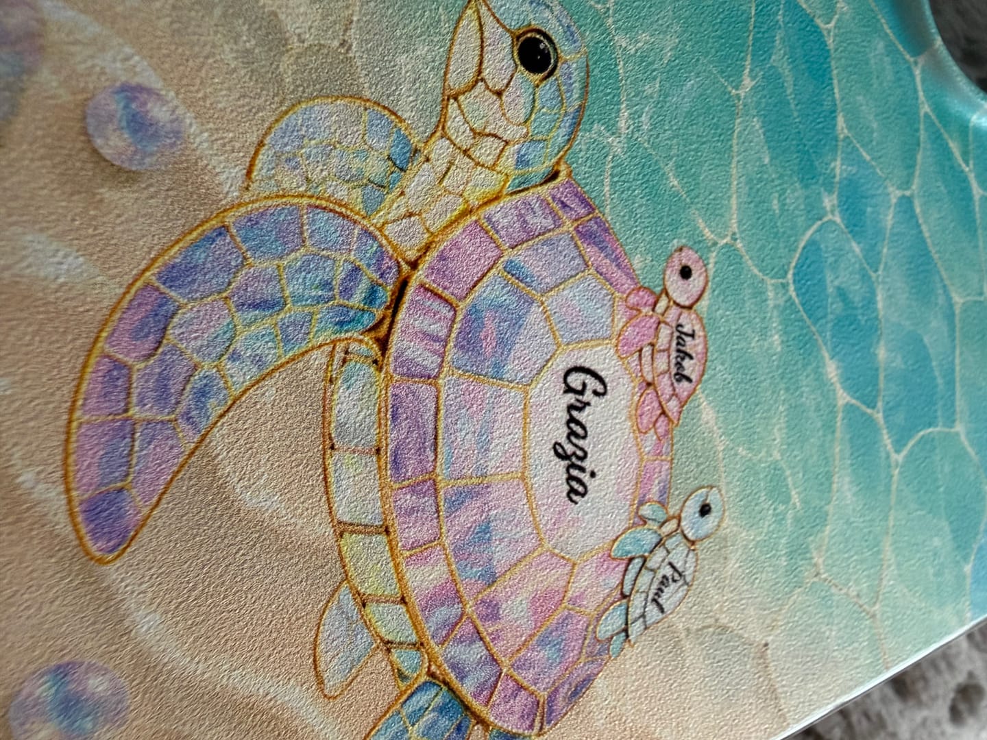 Customer photo review of Mama/Oma Schildkröte mit Kinder/Enkel Schildkröten Geschenk - Personalisierte Handyhülle