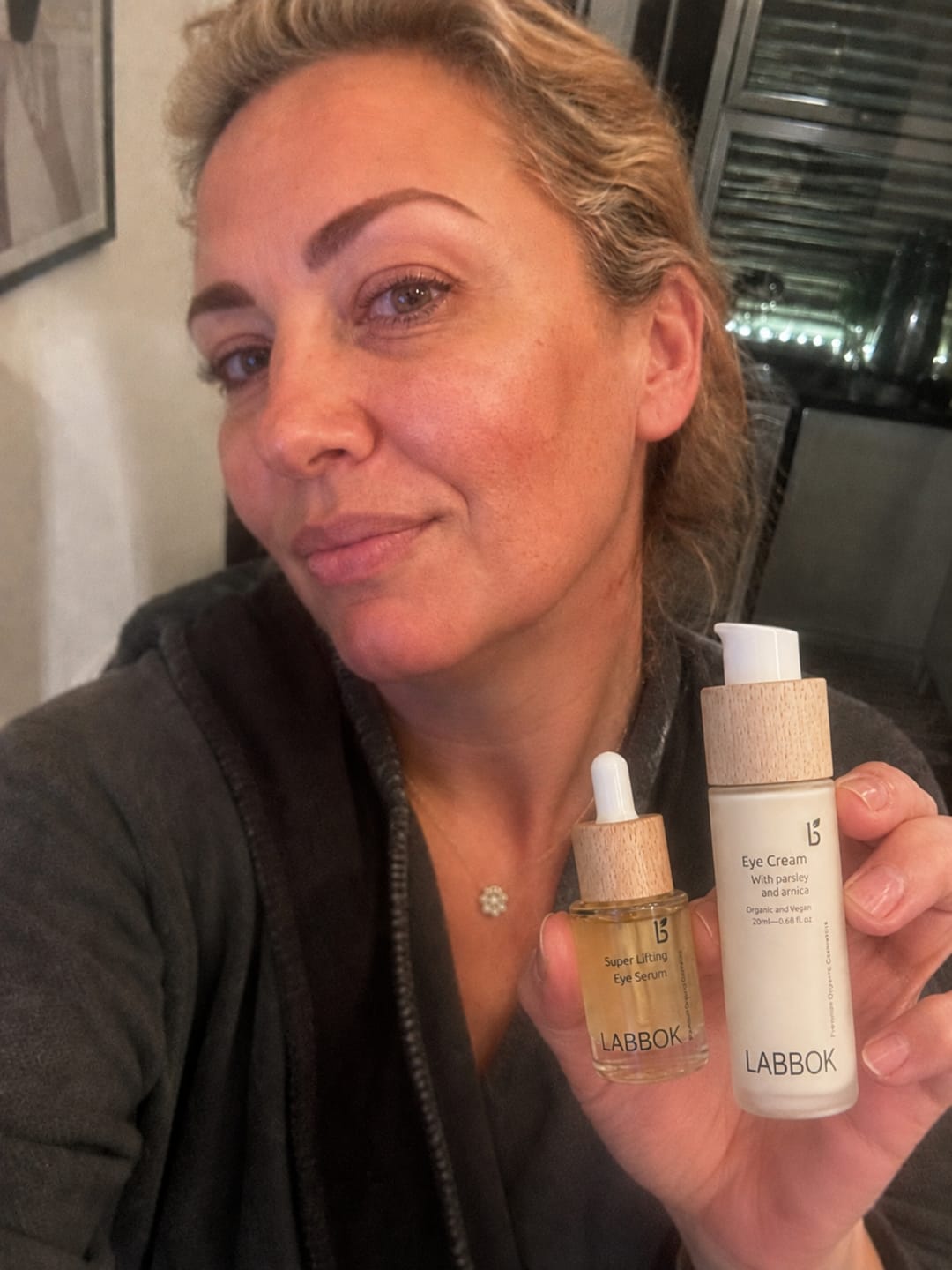 Customer photo review of Σύστημα Περιποίησης Ματιών Labbok - Μαύροι Κύκλοι & Ρυτίδες, Άμεση Σύσφιξη σε 30 Λεπτά