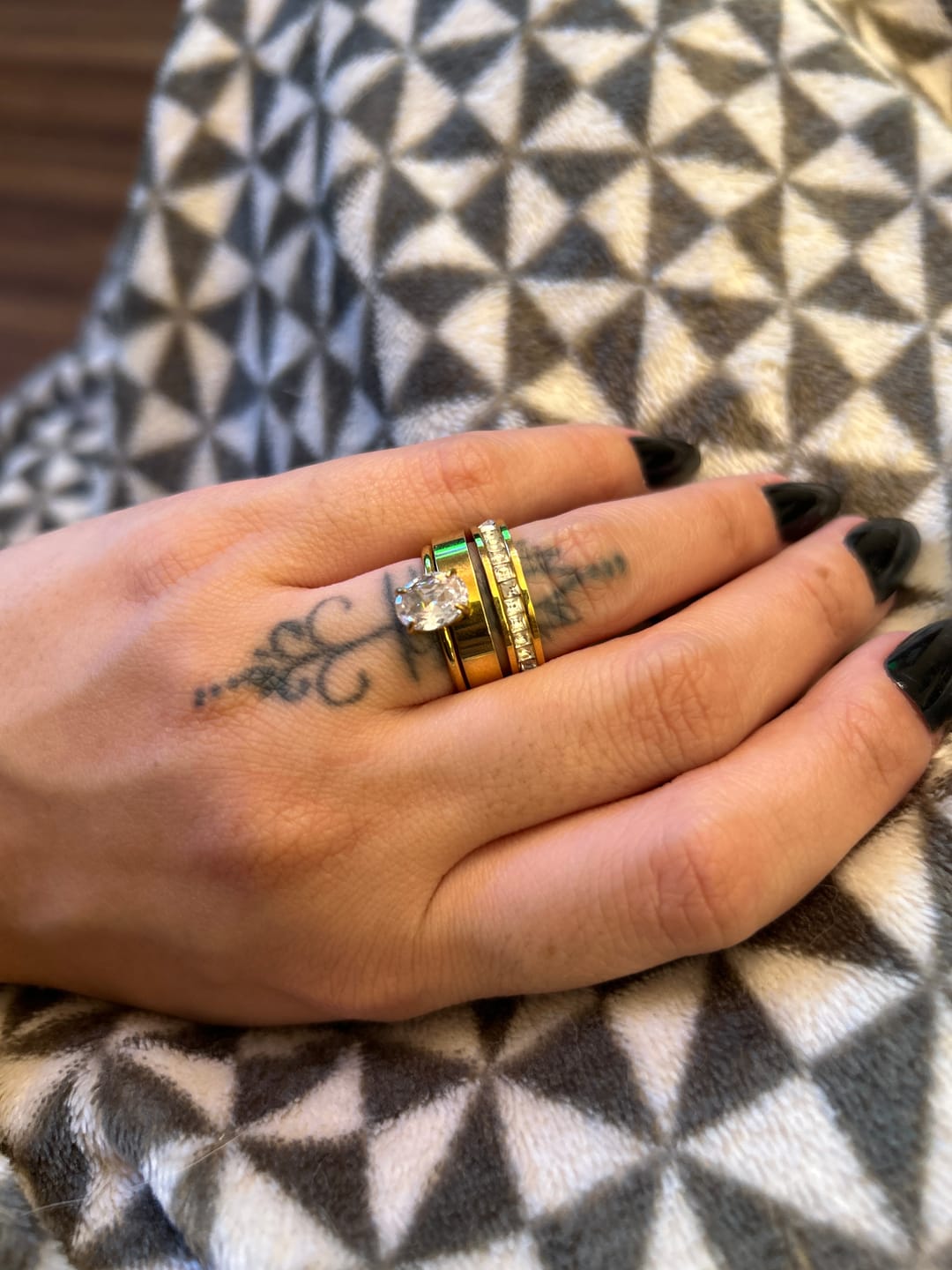 Customer photo review of Anel Solitário Lumière Banhado em Ouro 18k