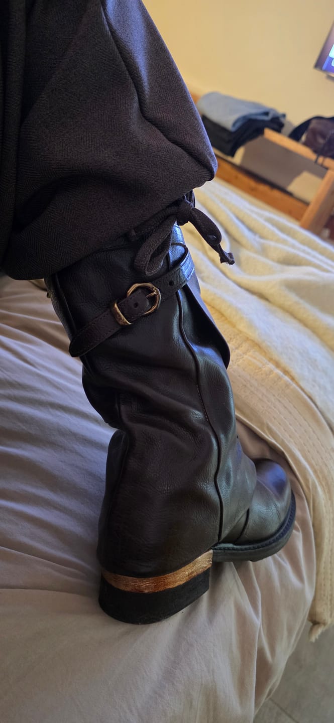 Customer photo review of BOTIN ROXANE EBANO