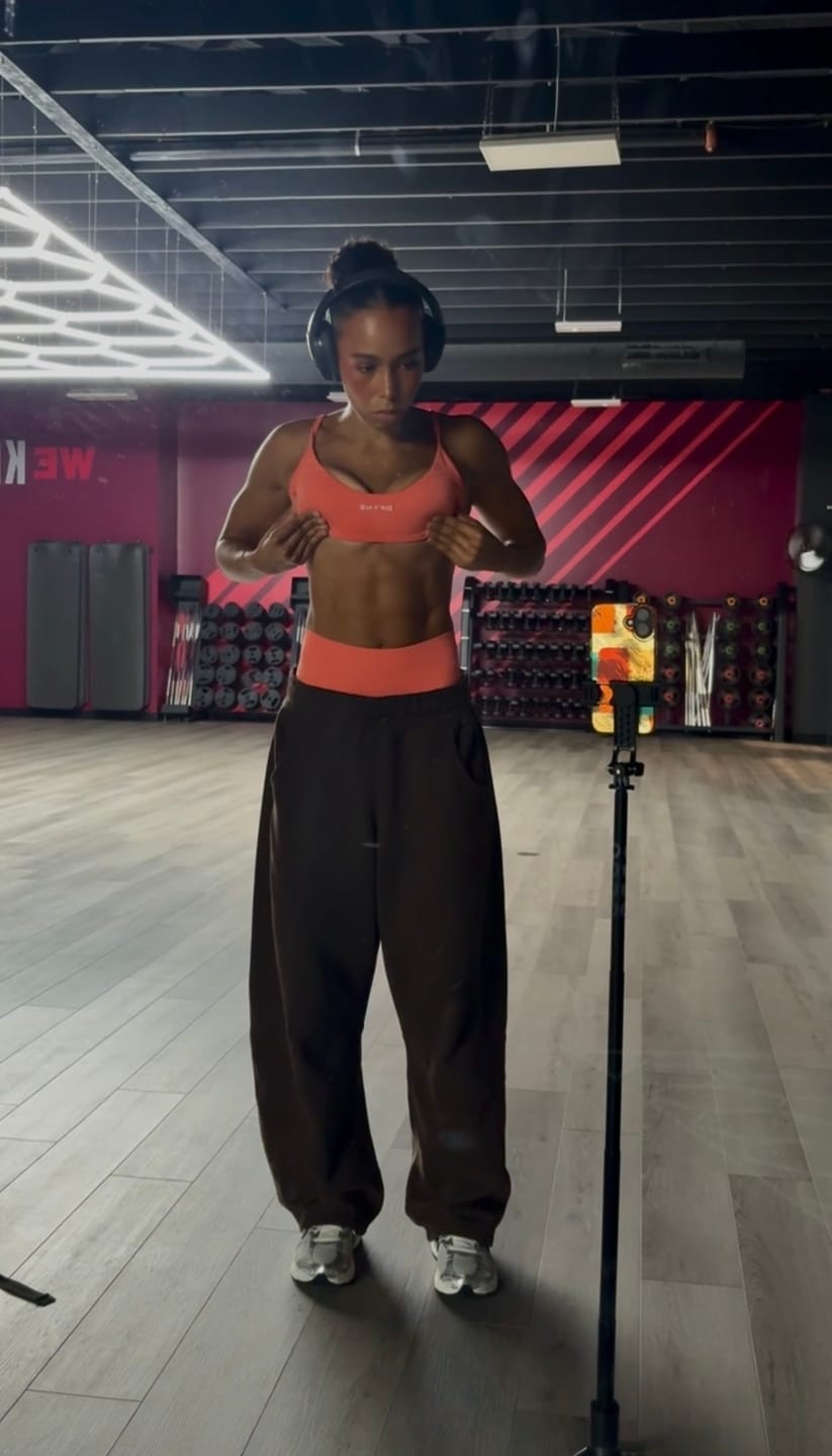 Customer photo review of W2255 - Studio Edit Barrel Jogger
