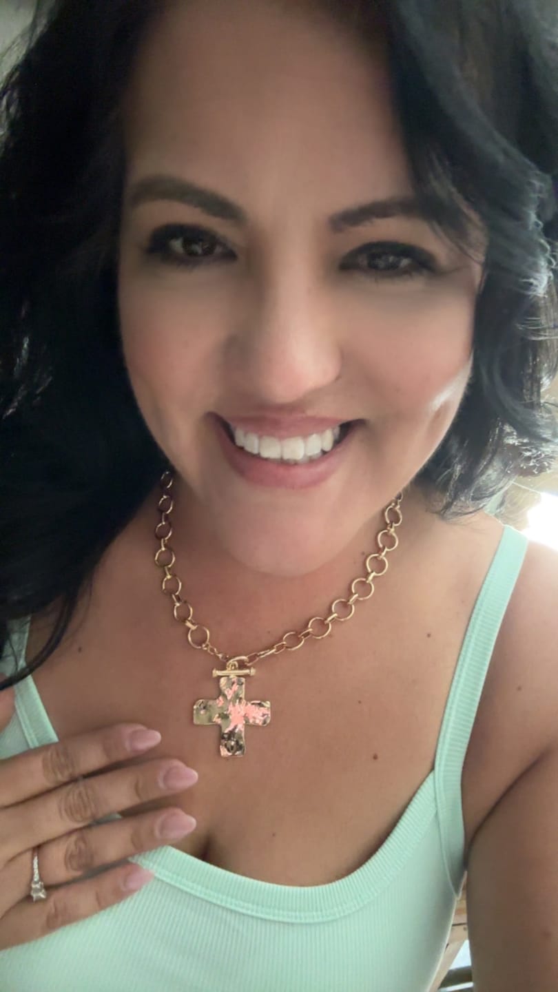 Customer photo review of The Eternal Hammered Necklace