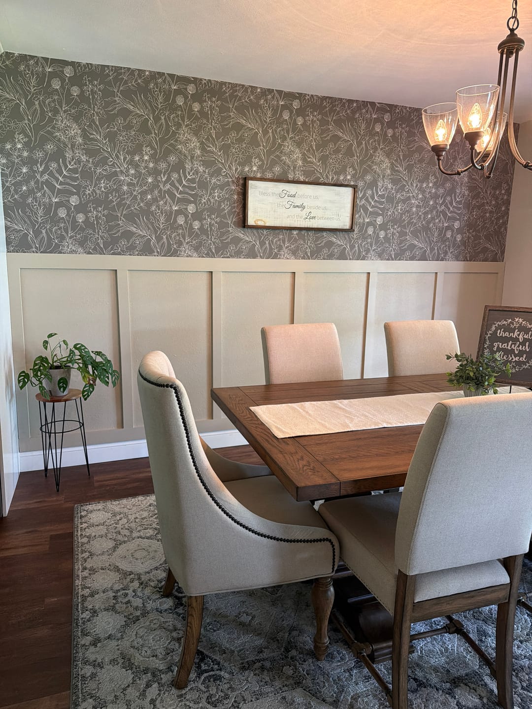 Customer photo review of Estelle - Blue Botanical Plants & Flowers Outlines Wallpaper