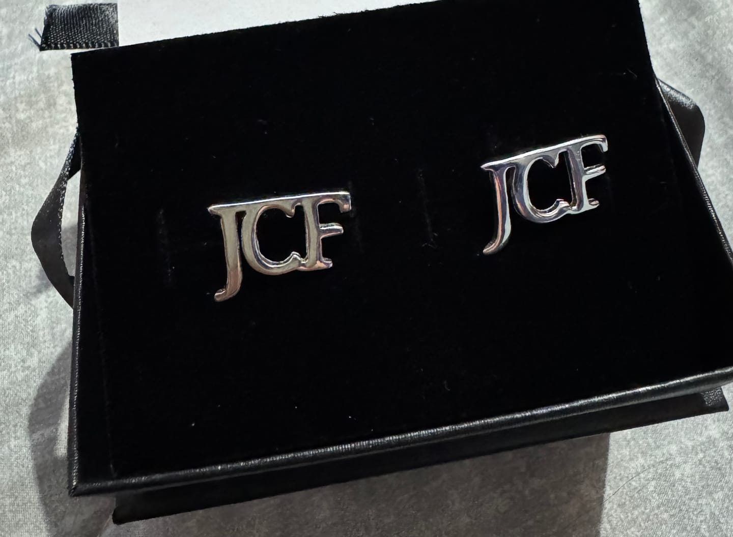 Customer photo review of Mancuernillas Personalizadas con Iniciales