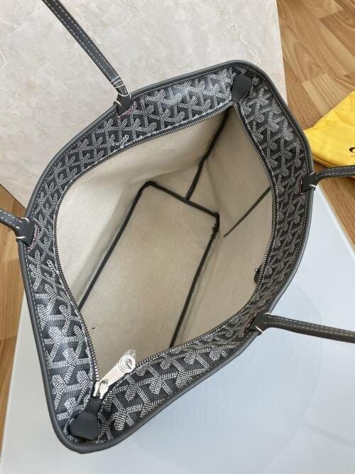Customer photo review of Vivara Signature Carryall